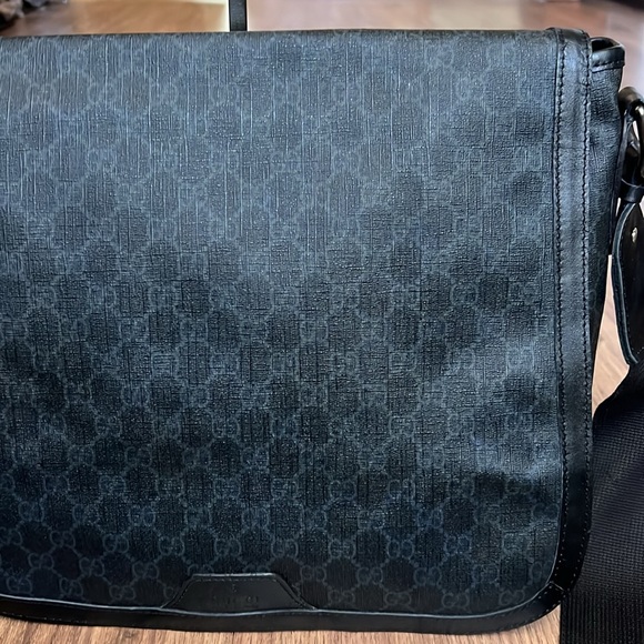 A198-  💯 % authentic Gucci messenger crossbody bag - Picture 6 of 16